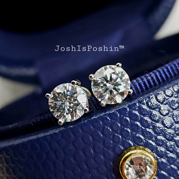 2CT. T.W. Moissanite round stud earrings in 925 sterling silver - Picture 4 of 17